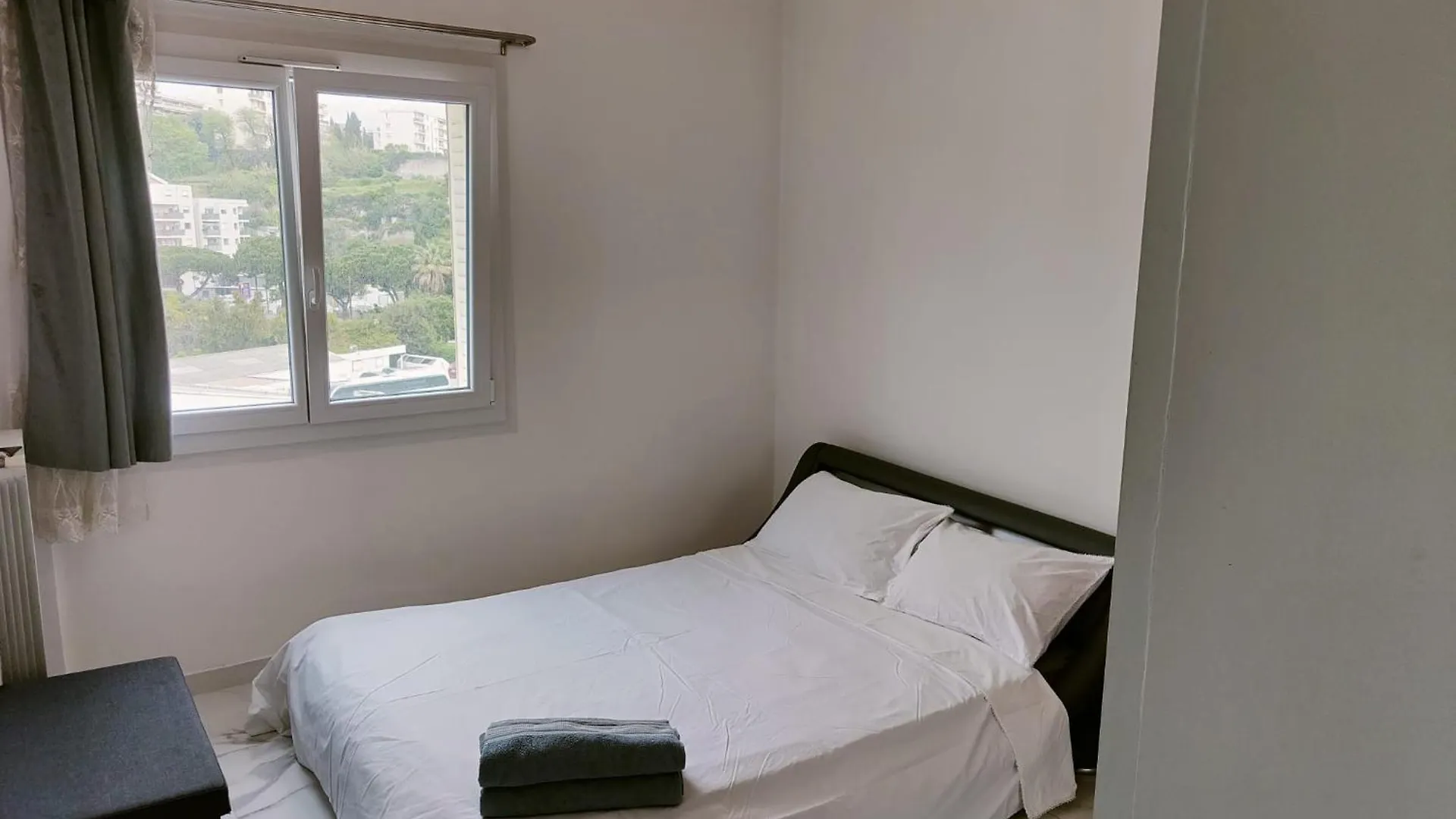 Spacieux 3 Chambres Et Balcon Nice Francie