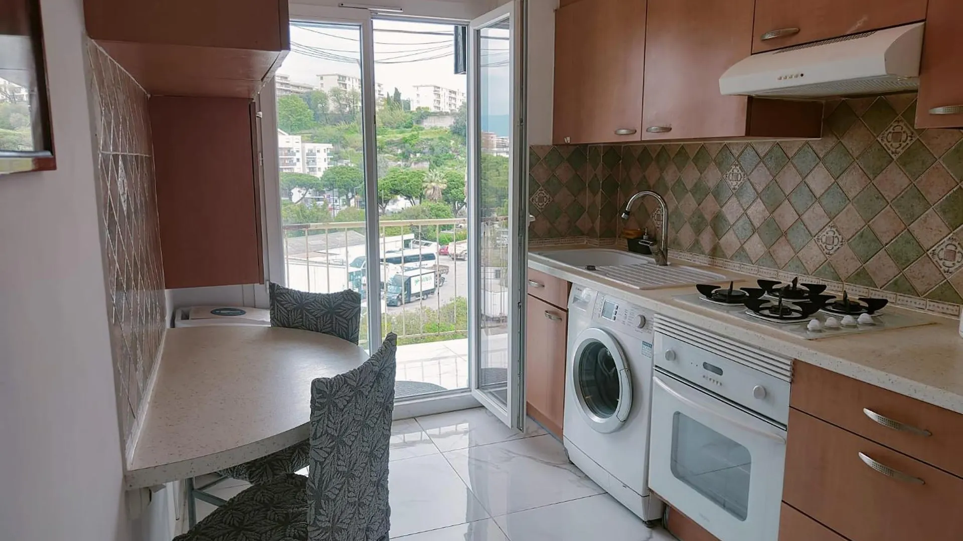 Apartment Spacieux 3 Chambres Et Balcon Nice
