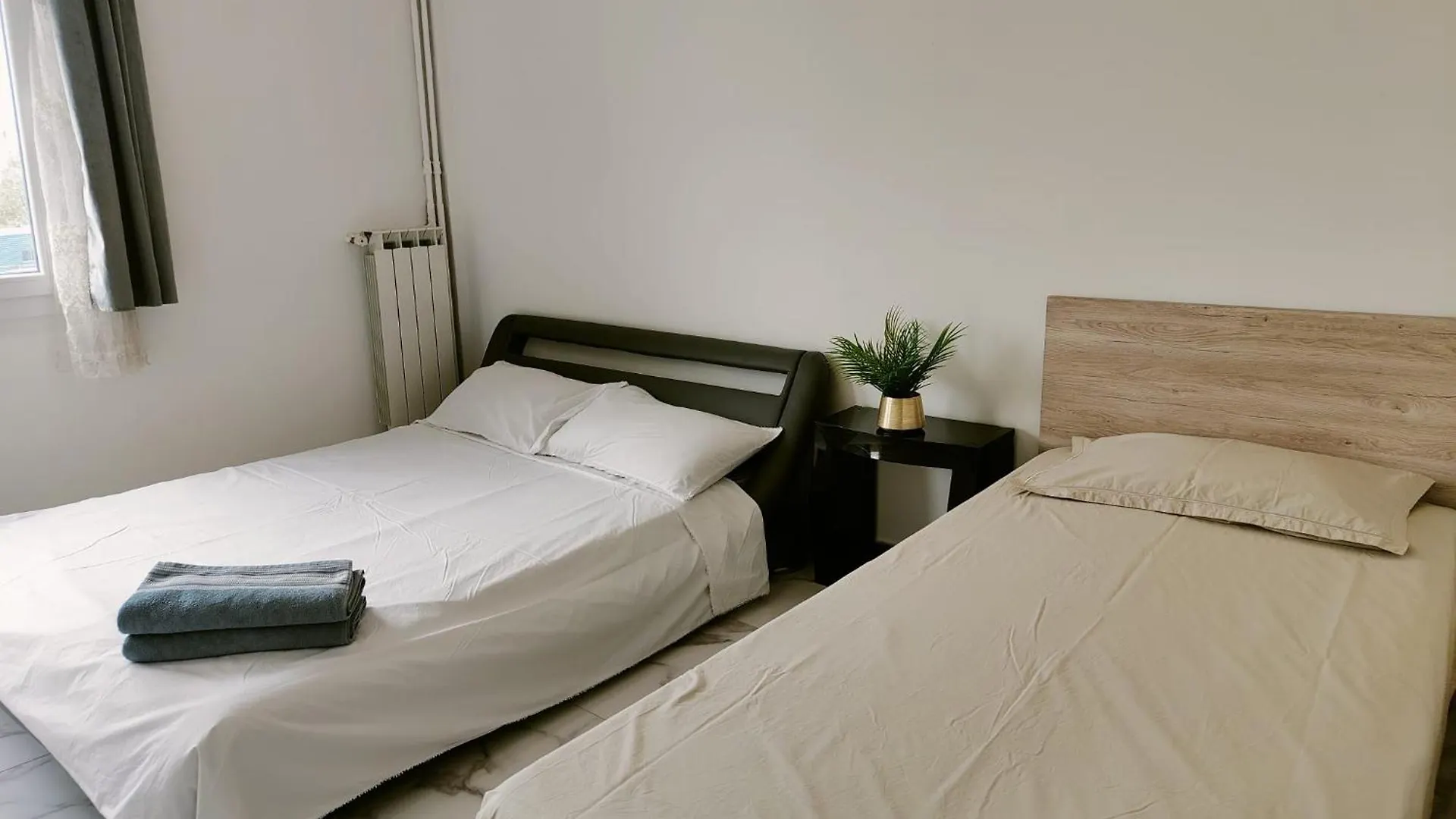 Spacieux 3 Chambres Et Balcon Nice 0*,  France