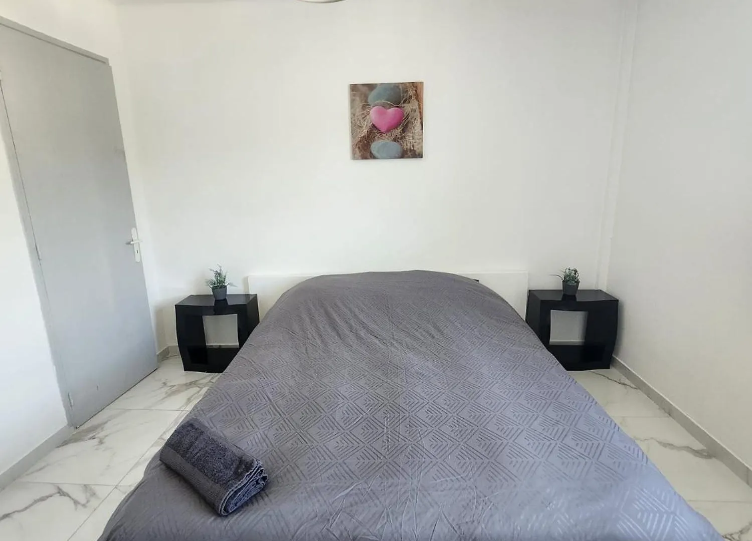 Spacieux 3 Chambres Et Balcon 니스